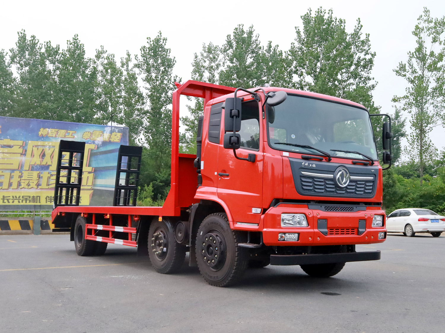 東風(fēng)天錦VR小三軸平板運(yùn)輸車