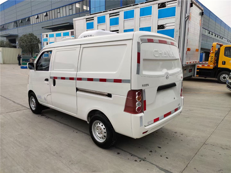 國六 重慶長安V3面包冷藏車